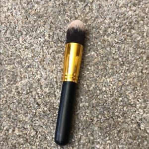 A concealer brush